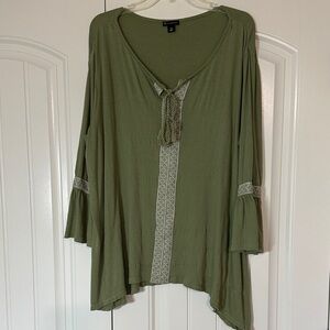 Women’s long sleeve top, size M, light olive green